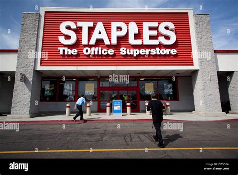 staples san fernando